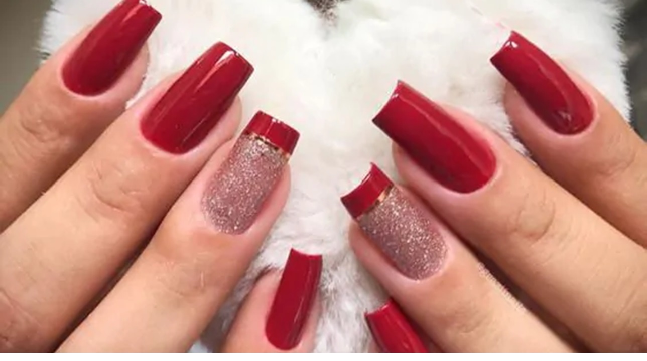 unhas vermelhas com glitter para o dia a dia