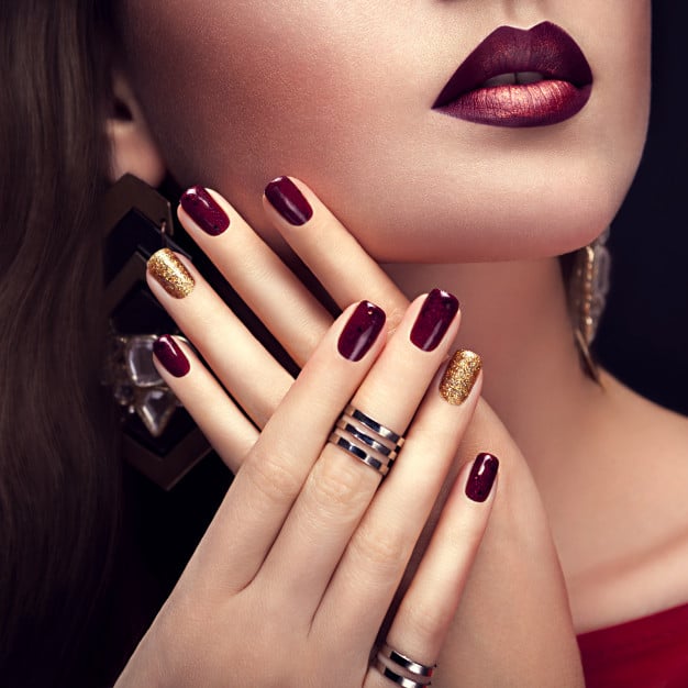 como aplicar unhas em gel vermelho em casa