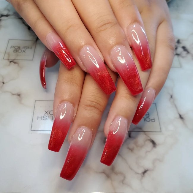 erros comuns ao fazer unhas em gel vermelho