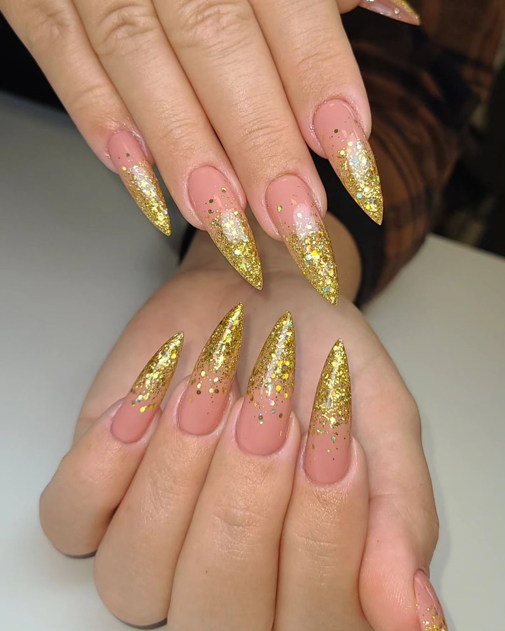 Tendências de Unhas 2026: Além do Branco Leitoso e Glitter