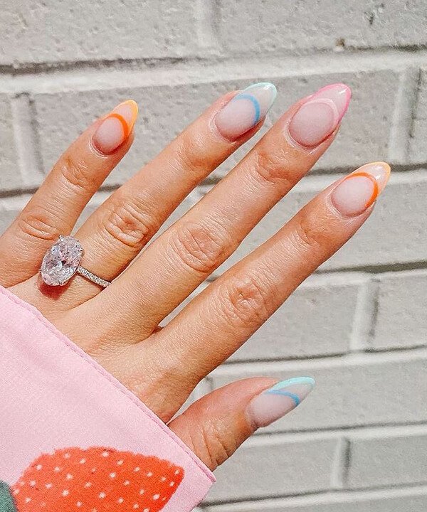 unhas francesinhas coloridas