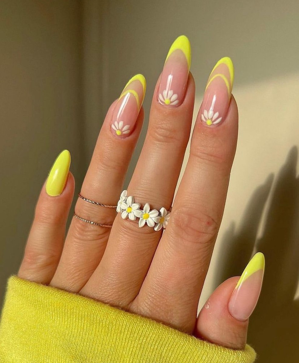 quanto custa fazer unhas francesinhas coloridas no salão