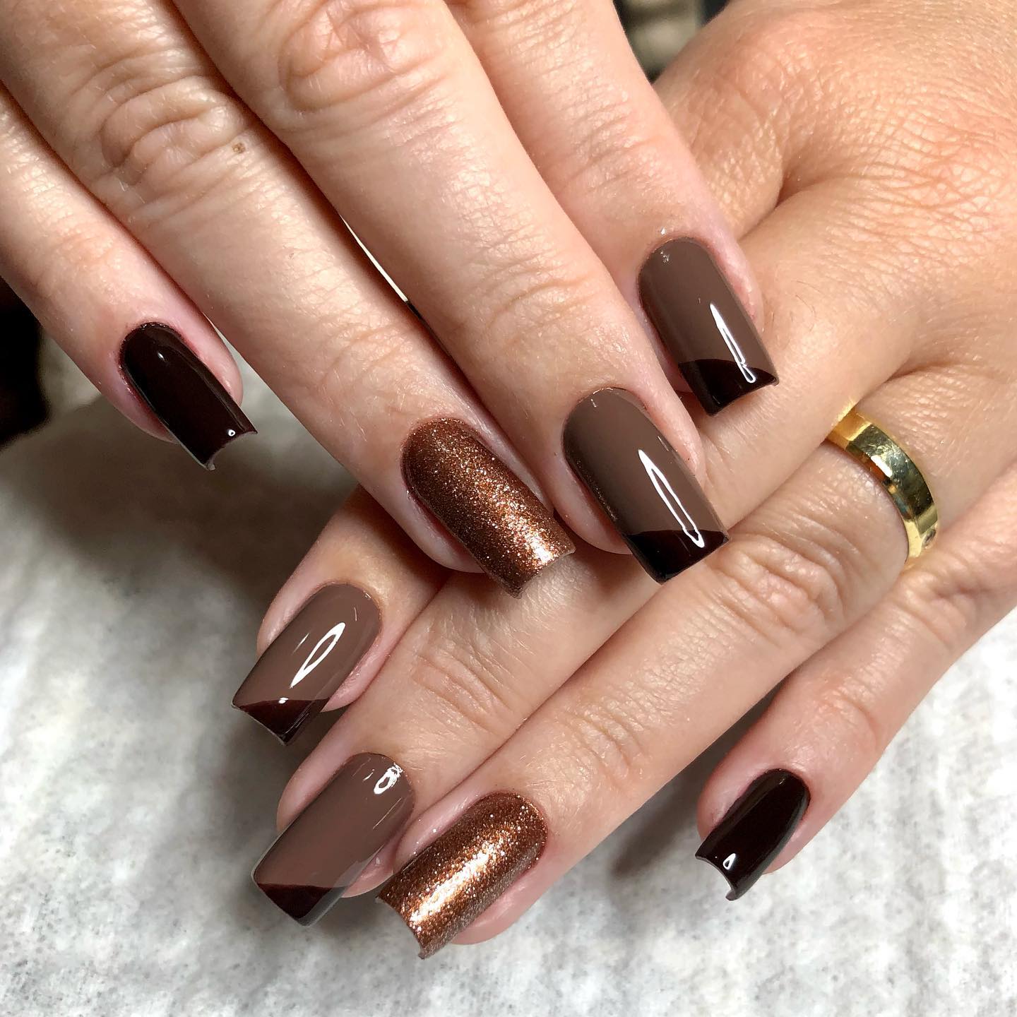 ideias de unhas marrom escuro elegantes