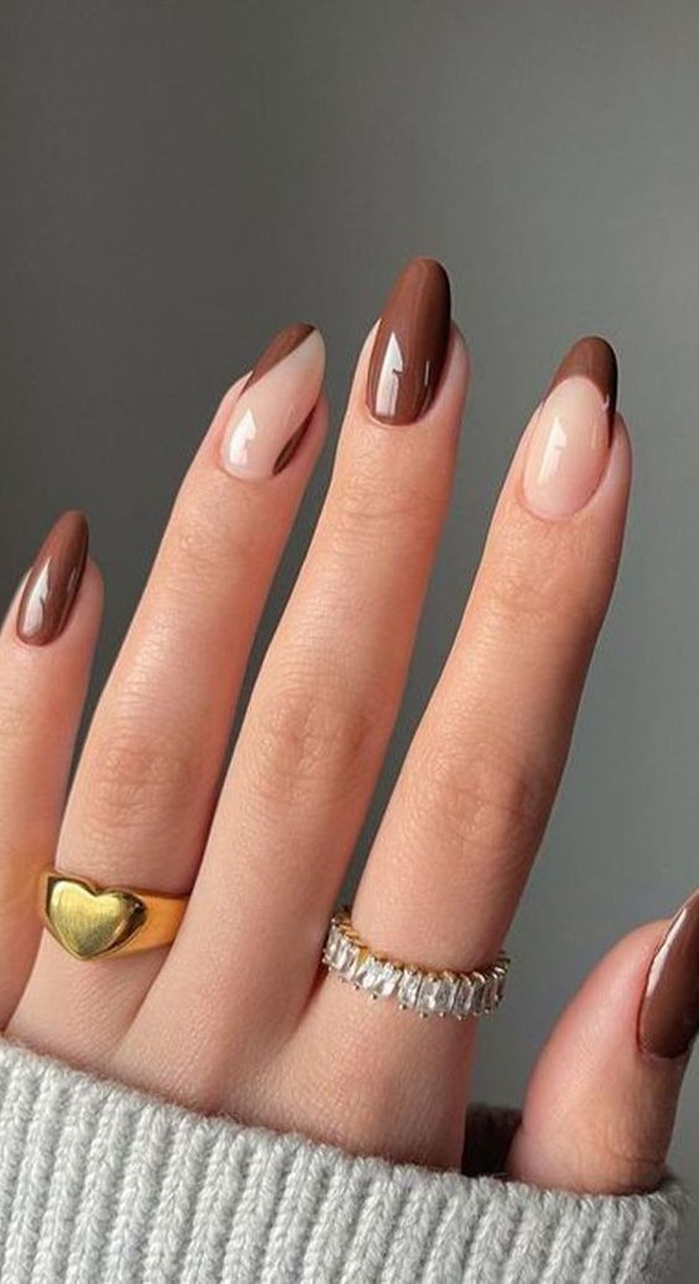 inspirações de unhas marrons para casamento