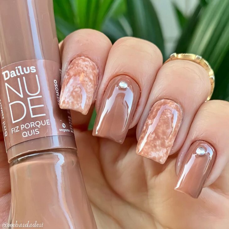 preço médio para fazer unhas marrons em salão