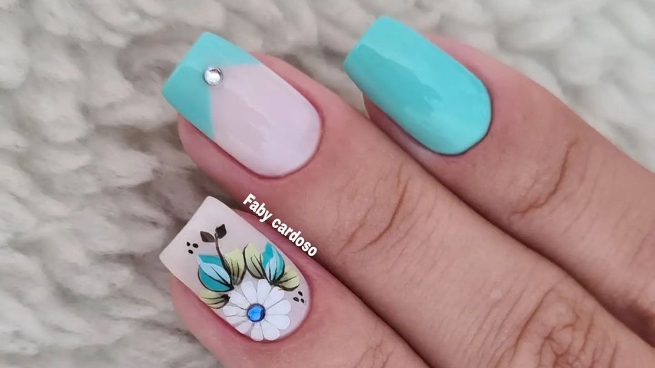 unhas naturais decoradas com francesinha
