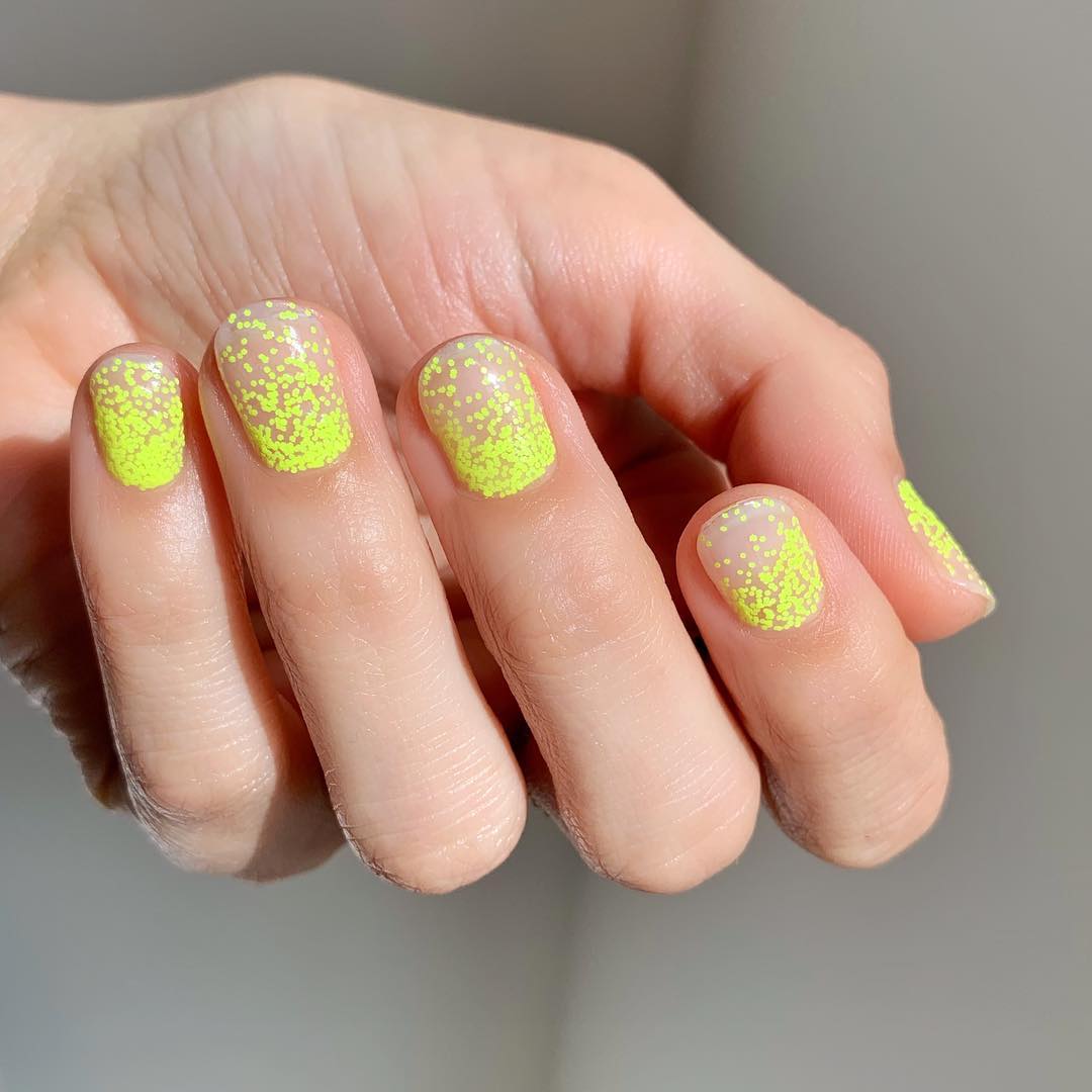 unhas neon com glitter francesinha