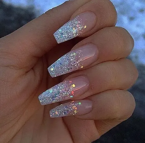 unhas neon com glitter e pedrarias