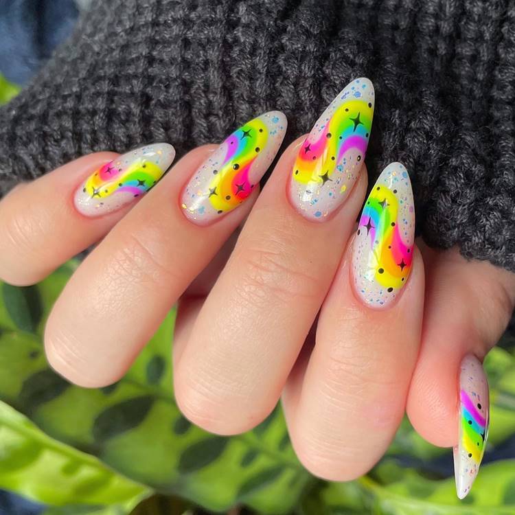 unhas neon com glitter e adesivos
