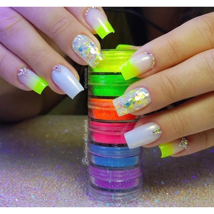 unhas neon com glitter azul