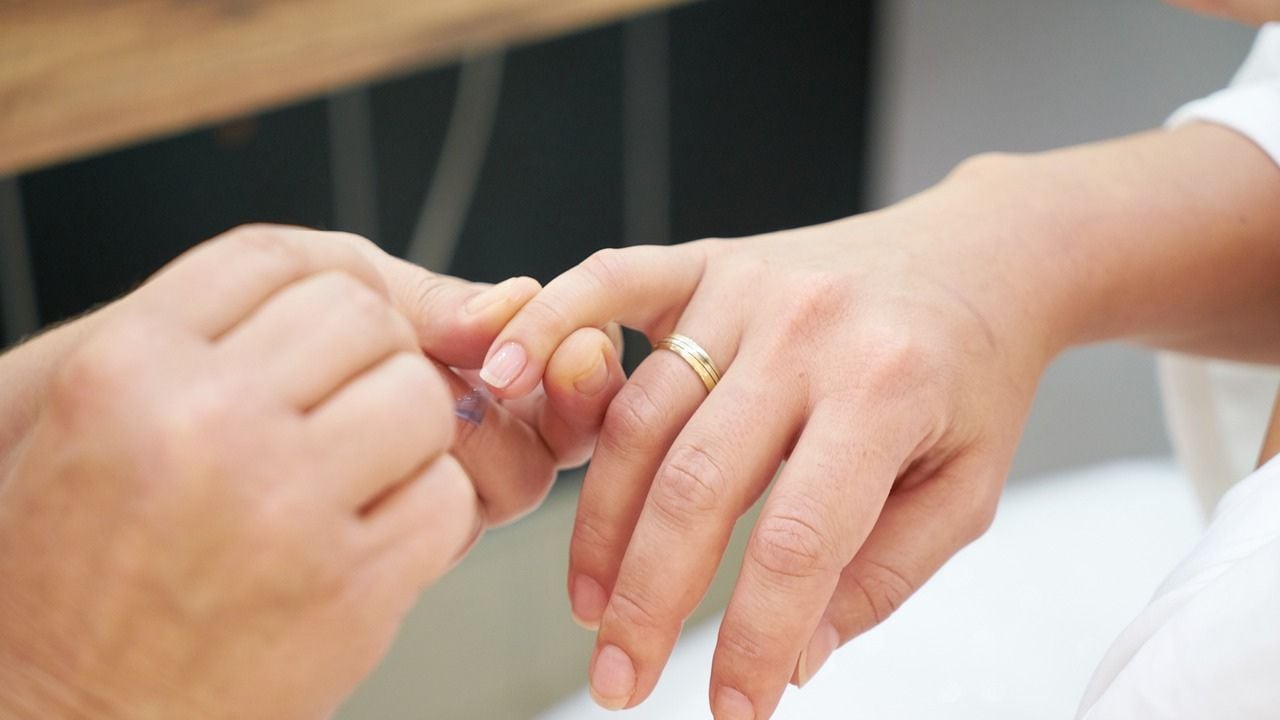 Guia Completo para Unhas Lisas e Saudáveis: Diga Adeus às Ondulações