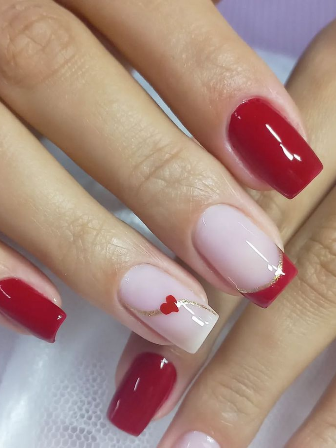 unhas de natal com folha de ouro
