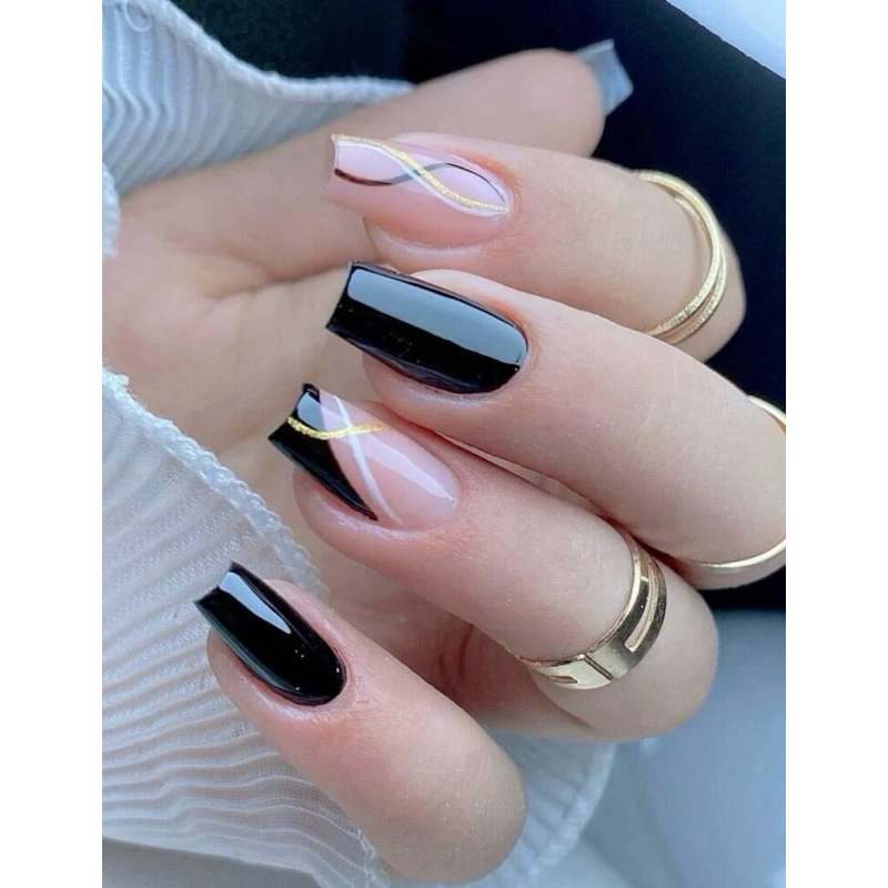 Nail art preta simples
