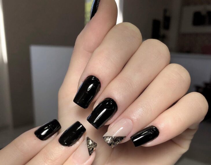 Unhas pretas brilhantes