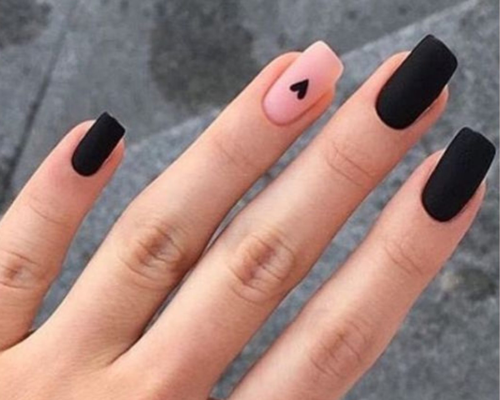 inspiração unhas pretas simples e elegantes