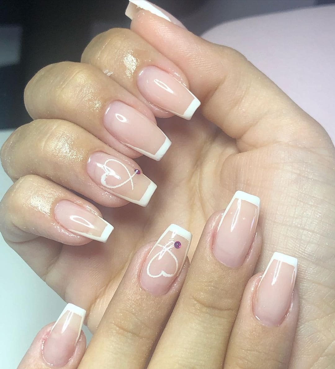 Unhas quadradas francesinha invertida (moon nails)