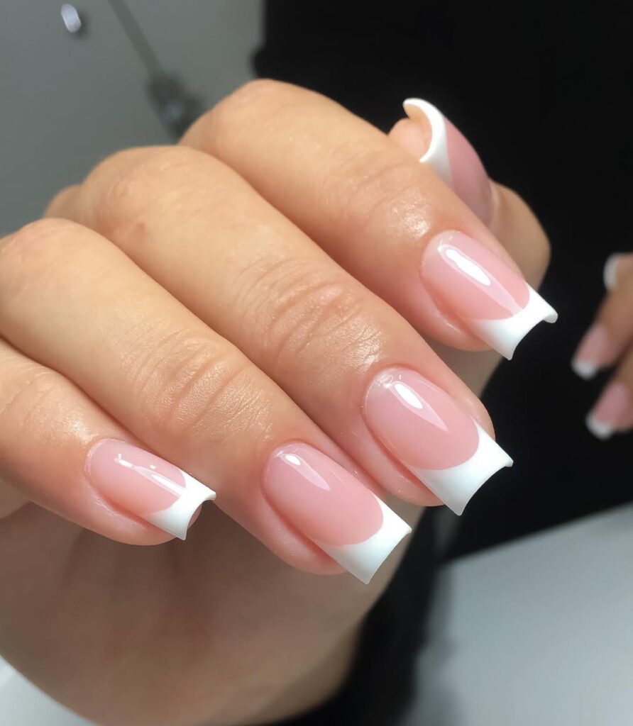 Unhas quadradas francesinha decorada com joias