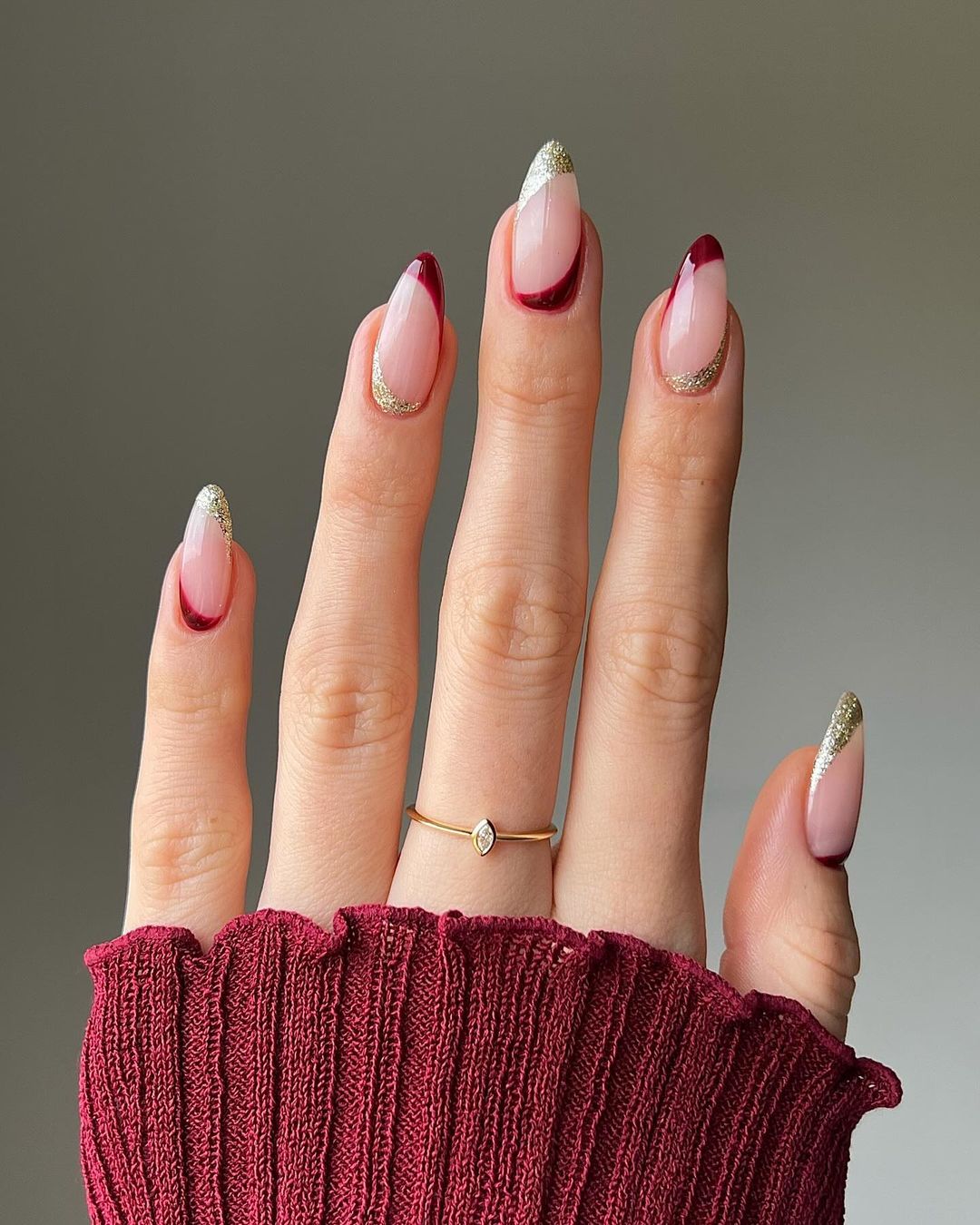 unhas vermelhas com francesinha branca