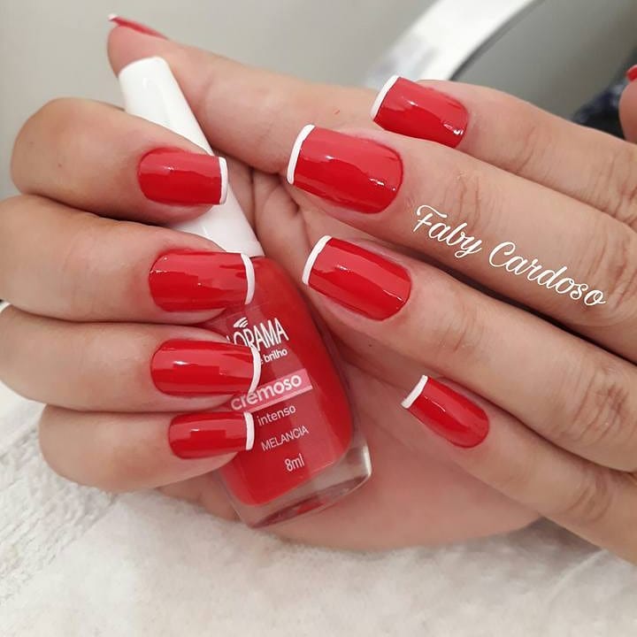 unhas vermelhas e brancas decoradas