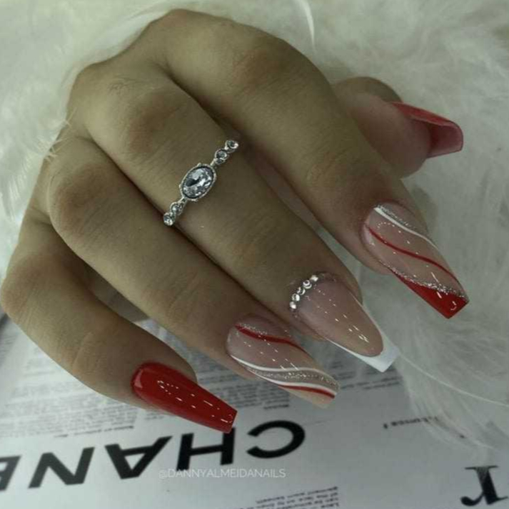 unhas vermelhas e brancas decoradas