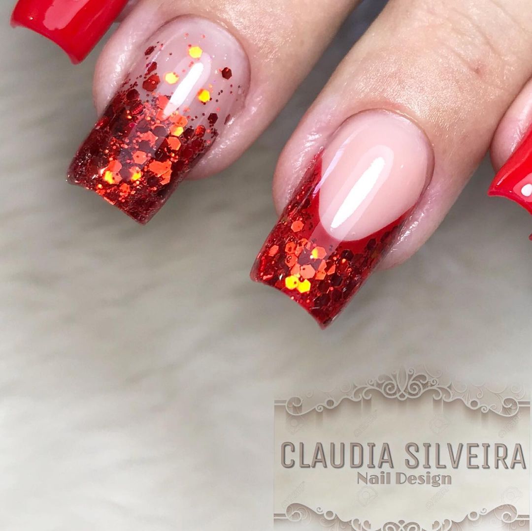 unhas vermelhas com francesinha preta