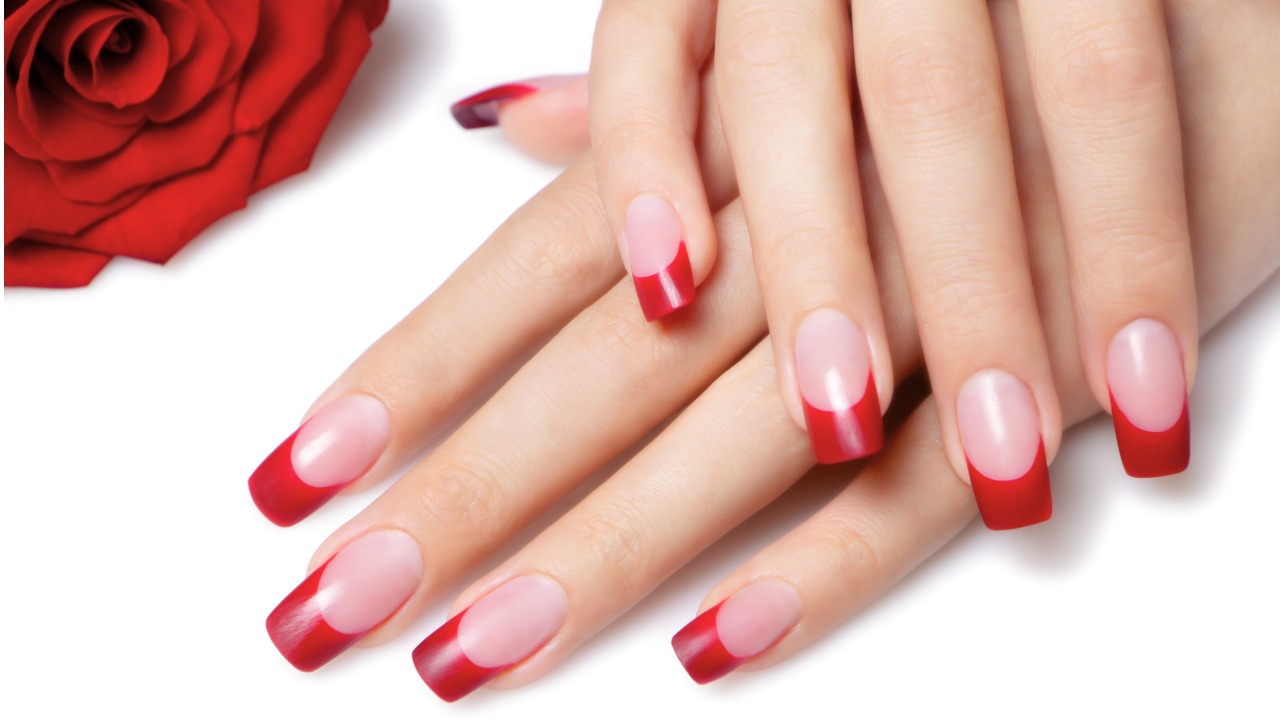 unhas vermelhas com francesinha em gel