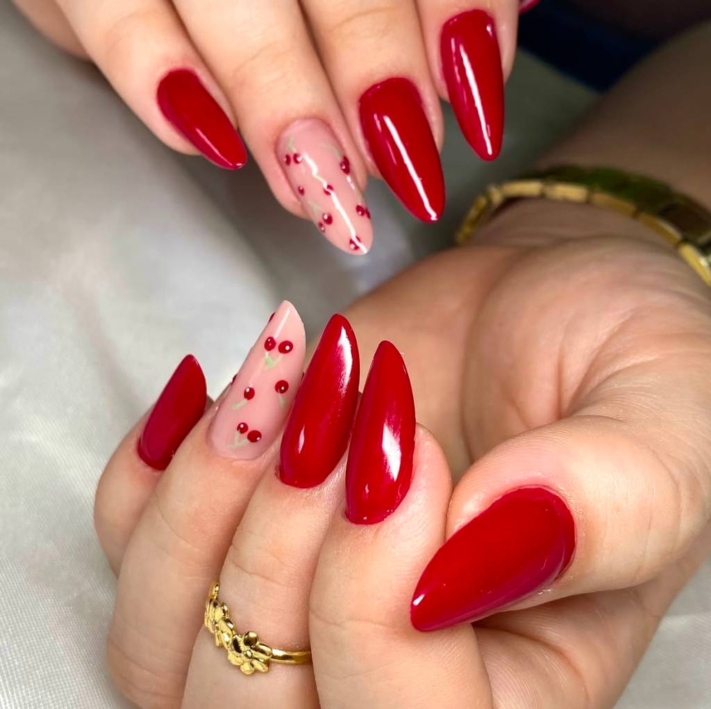 Cherry nails em gel