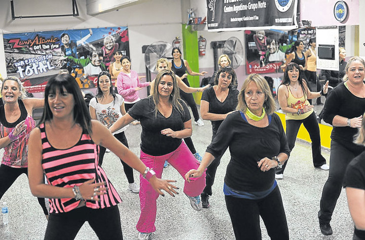 Zumba para Iniciantes: Guia Completo de Passos Básicos e Onde Começar