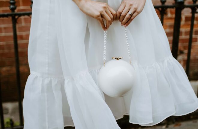 Os melhores tecidos para vestidos brancos transparentes