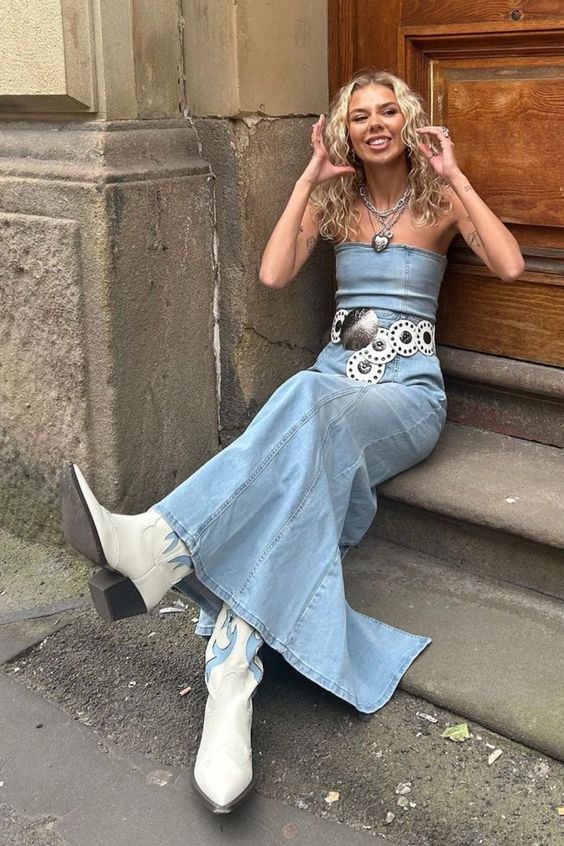 Vestido Com Bota Branca