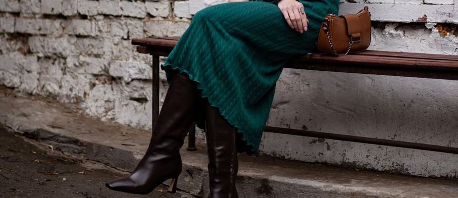 Vestido Com Bota Branca