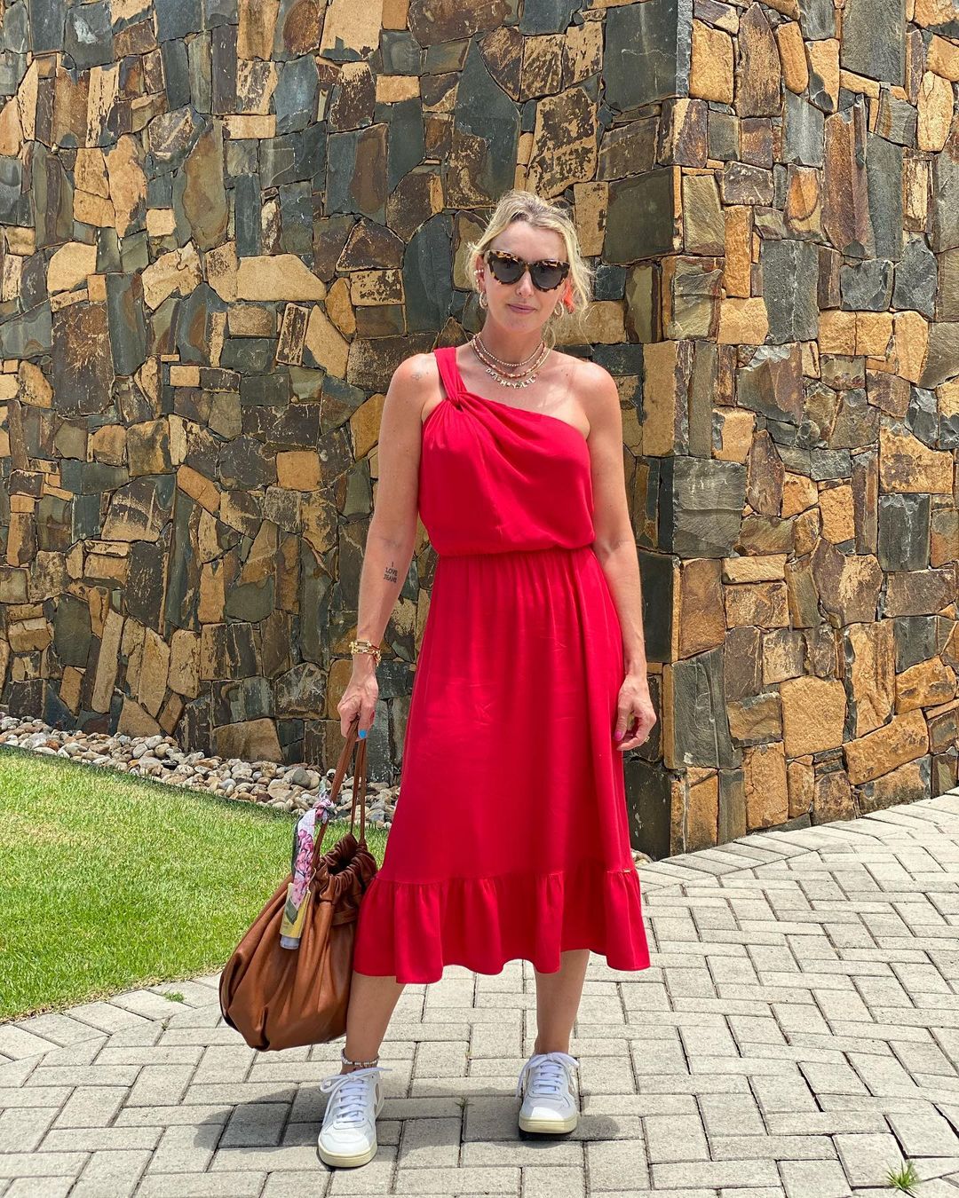 5 ideias de títulos:
1. Vestido de Um Ombro Só: O Guia Completo para Arrasar em 2025
2. Tendências de Vestidos de Festa: O Charme do Um Ombro Só
3. Como Usar o Vestido de Um Ombro Só: Dicas de Estilo e Acessórios
4. Vestido Mula Manca: Modelos Incríveis para Todas as Ocasiões
5. Onde Comprar o Vestido de Um Ombro Só Perfeito: Lojas e Dicas