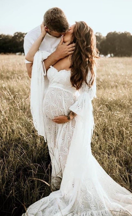 5 Ideias de Títulos:
1. Vestido de Noiva Gestante para Casamento Civil: Conforto e Estilo
2. Guia Completo: Escolhendo o Vestido Perfeito para Noivas Grávidas no Civil
3. Tecidos e Modelagens Ideais para Vestidos de Noiva Gestante Civil
4. Dicas Essenciais para Noivas Grávidas: Do Vestido aos Acessórios
5. Casamento Civil na Gestação: Modelos de Vestidos que Valorizam a Barriga