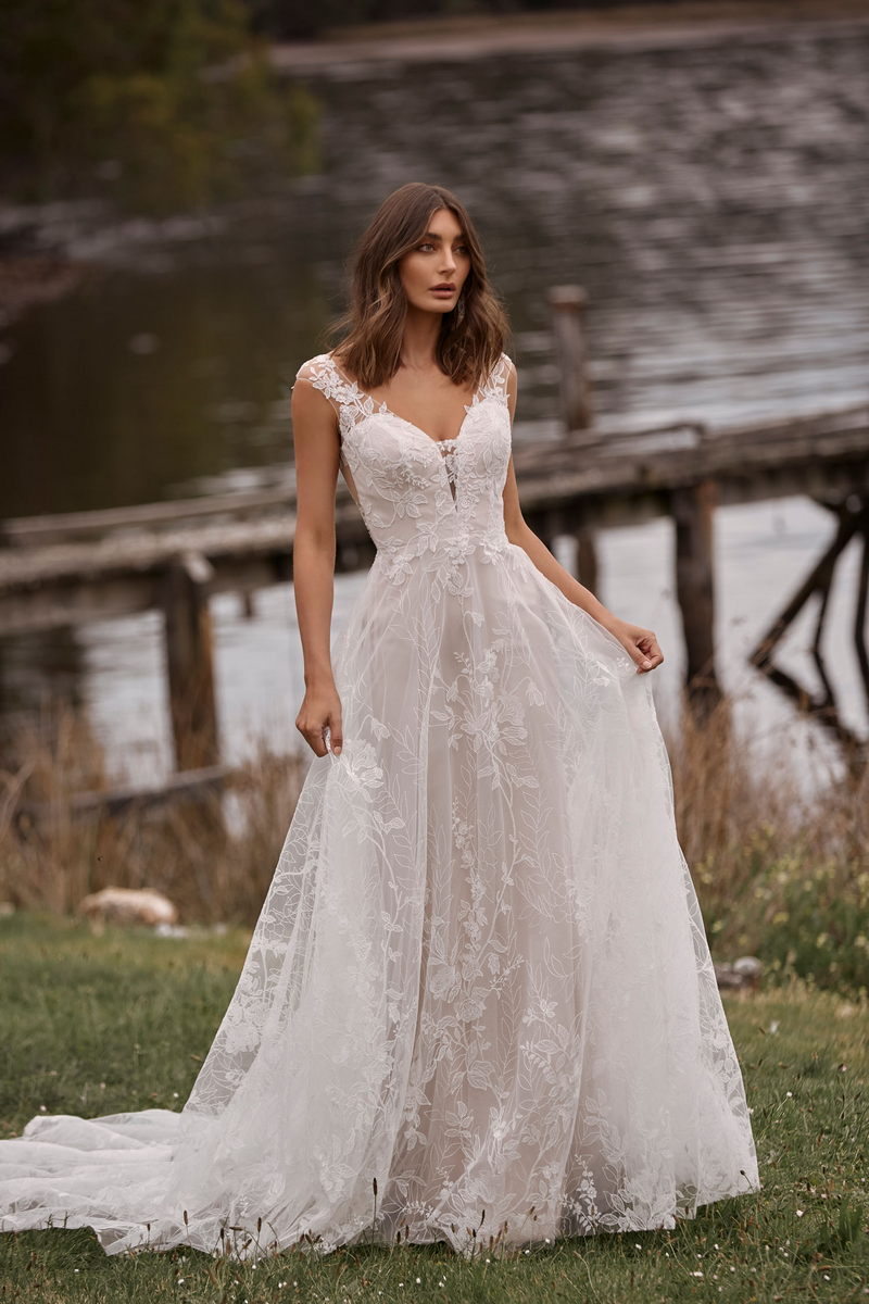 5 Ideias de Títulos:
1. Vestido de Noiva Gestante para Casamento Civil: Conforto e Estilo
2. Guia Completo: Escolhendo o Vestido Perfeito para Noivas Grávidas no Civil
3. Tecidos e Modelagens Ideais para Vestidos de Noiva Gestante Civil
4. Dicas Essenciais para Noivas Grávidas: Do Vestido aos Acessórios
5. Casamento Civil na Gestação: Modelos de Vestidos que Valorizam a Barriga