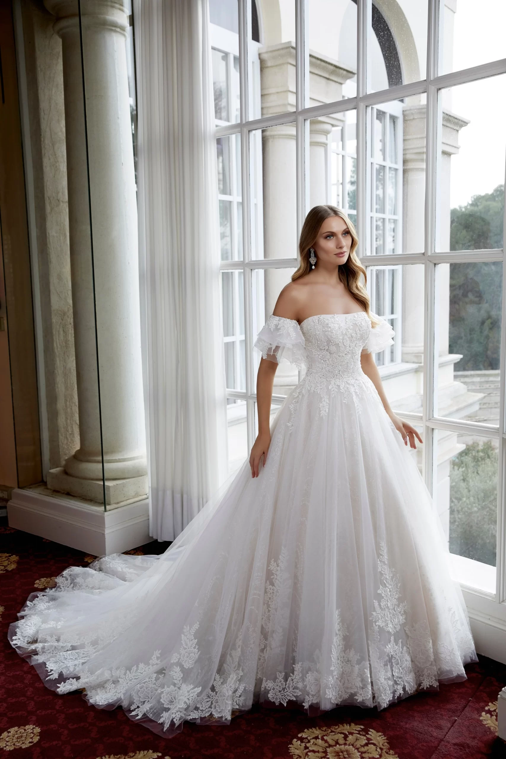 5 Ideias de Títulos para Posts sobre Vestidos de Noiva Tomara que Caia Lisos:
1. Minimalismo Sofisticado: O Guia Completo dos Vestidos de Noiva Tomara que Caia Lisos
2. Do Zibeline ao Cetim: Tecidos Nobres para o Seu Vestido de Noiva Tomara que Caia
3. Acessórios que Complementam: Como Elevar seu Look com um Vestido Tomara que Caia Liso
4. Silhuetas que Encantam: Explorando os Cortes Sereia e Princesa em Vestidos Lisos
5. Casamentos Civis e Intimistas: A Escolha Perfeita do Vestido Tomara que Caia Minimalista