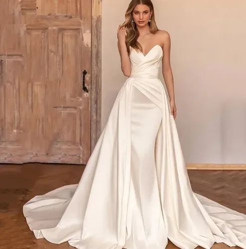 Vestido de Noiva Sereia Minimalista vs. Renda: Qual Combina Mais com Você?