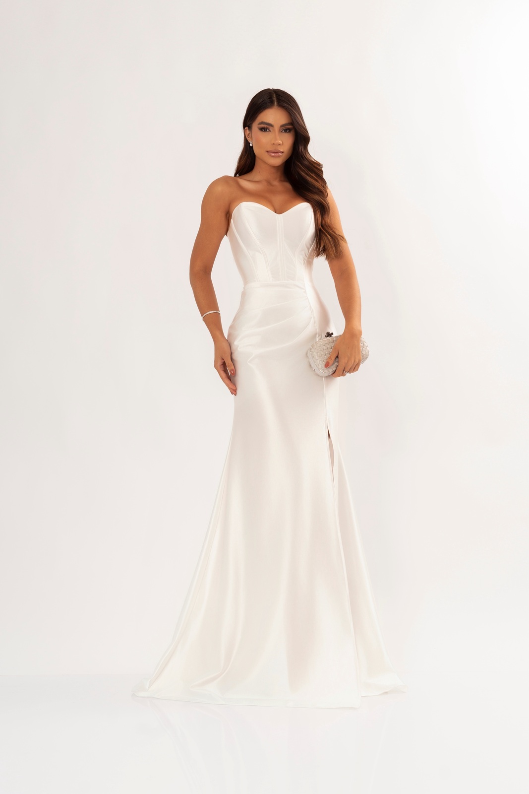 Vestido de Noiva Sereia Minimalista vs. Renda: Qual Combina Mais com Você?