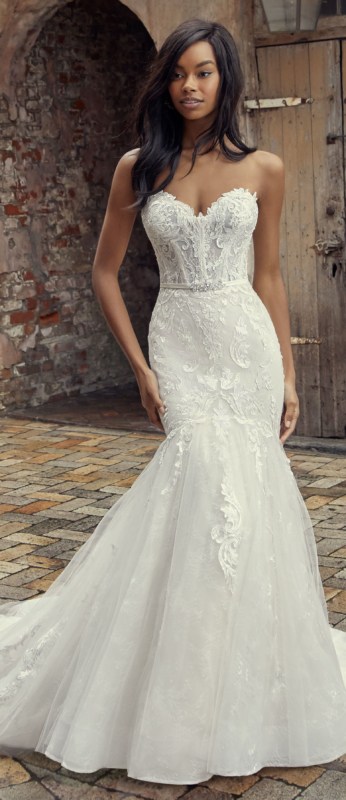 Vestido de Noiva Sereia Minimalista vs. Renda: Qual Combina Mais com Você?