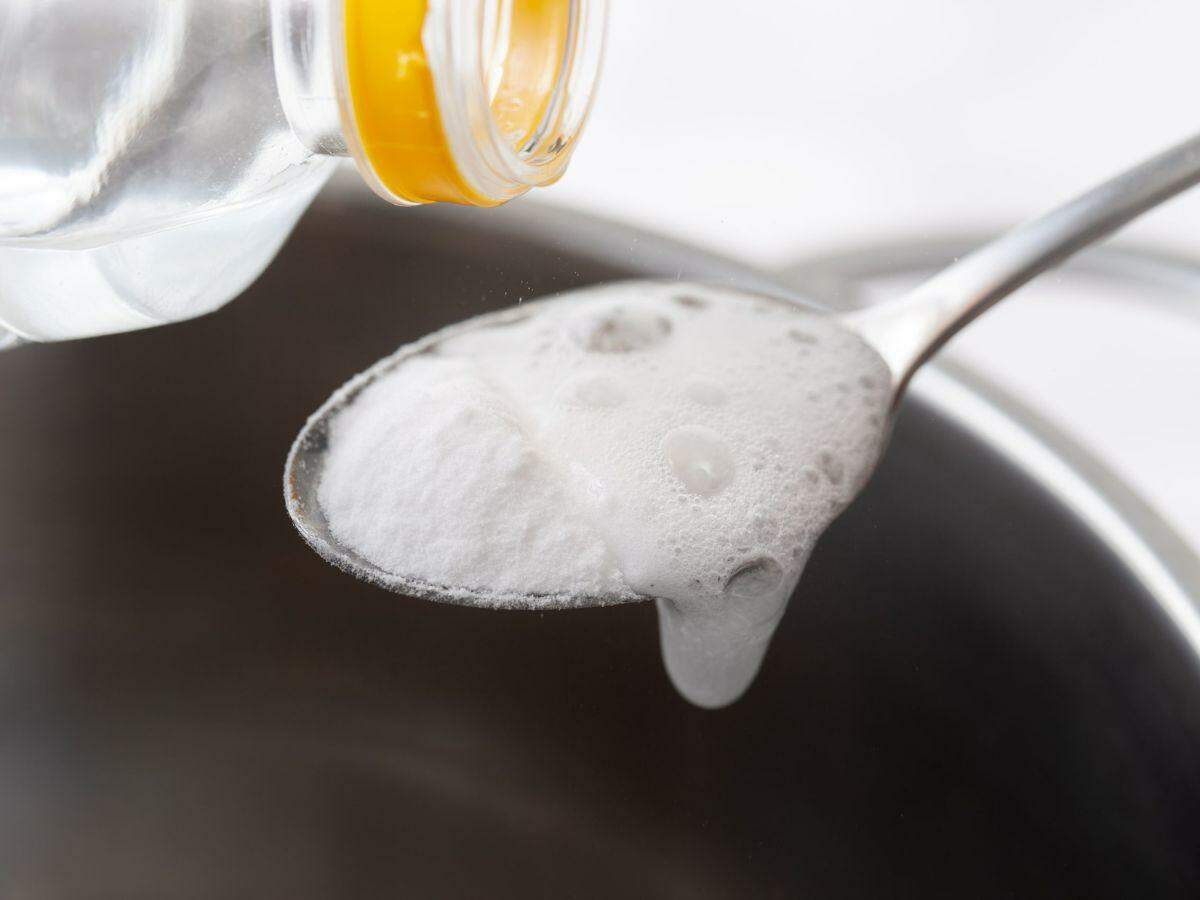 Mitos e Verdades sobre a Mistura de Vinagre e Bicarbonato na Limpeza
