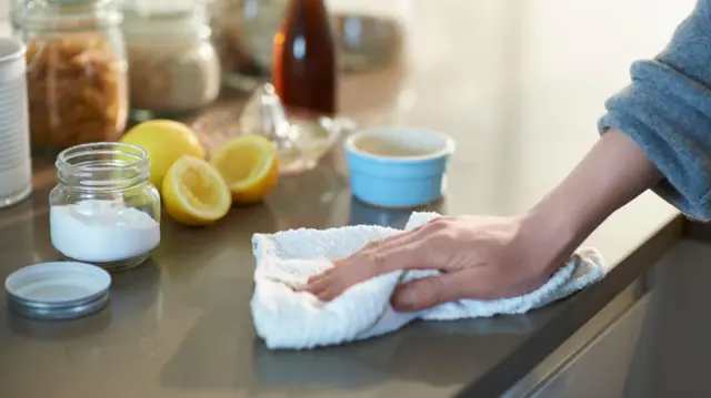 Bicarbonato de Sódio: O Aliado Secreto para Neutralizar Odores e Remover Manchas