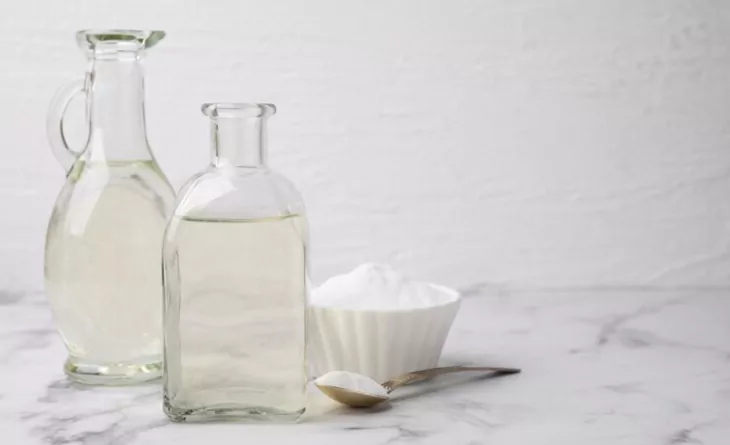 Vinagre na Limpeza: Usos Eficazes e Superfícies a Evitar