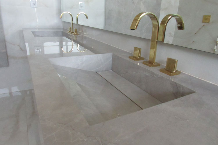 bancada porcelanato banheiro pequena