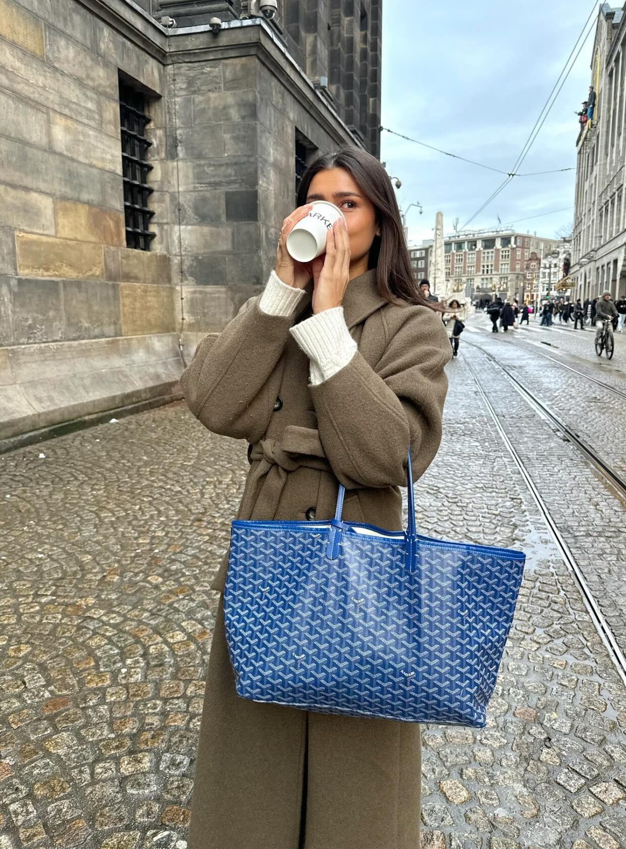 looks com bolsa maxi