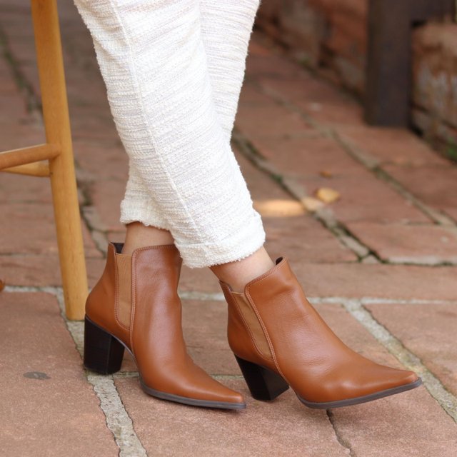 bota cano curto feminina couro