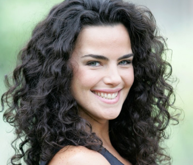 corte em V para cabelo cacheado