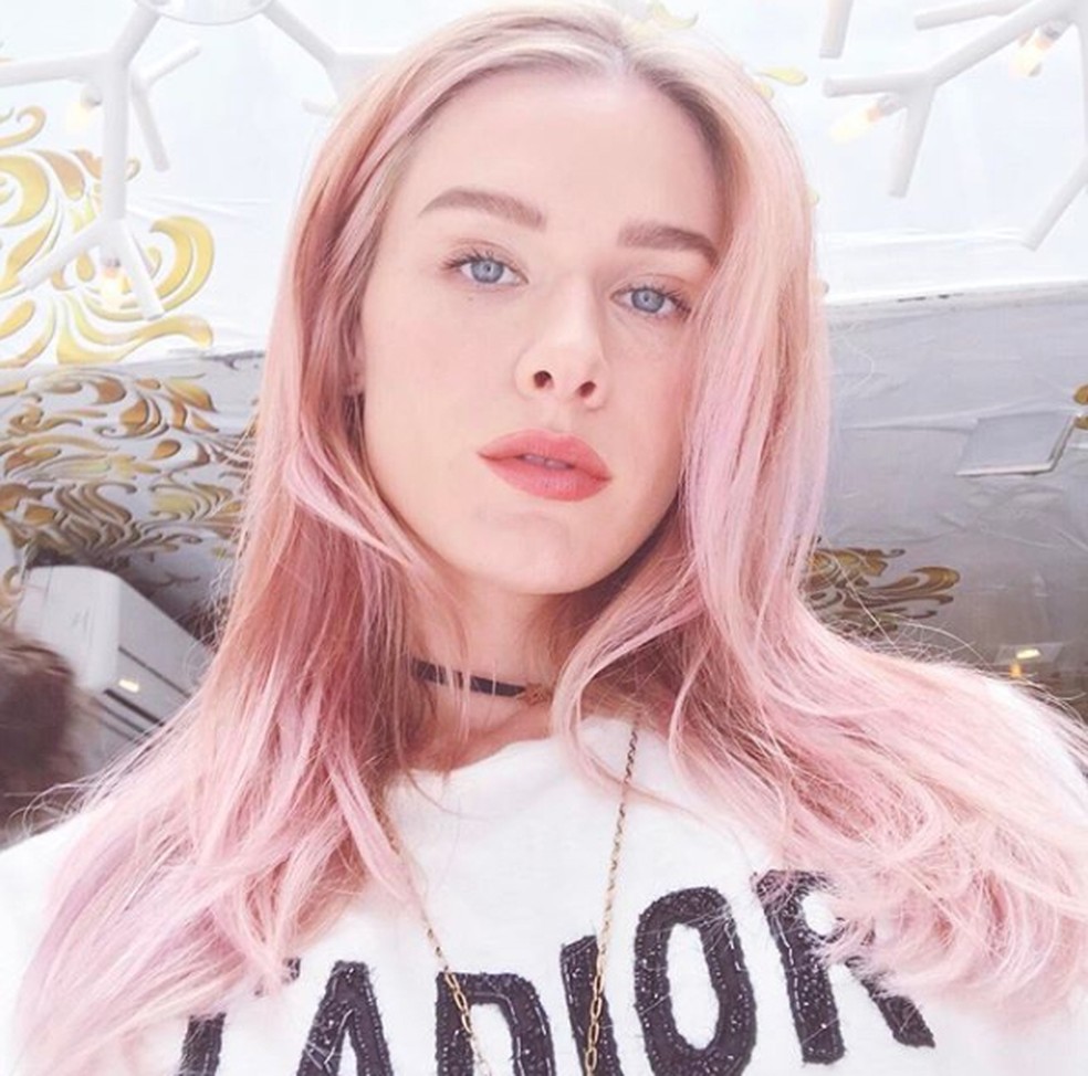 cabelo rosa chiclete
