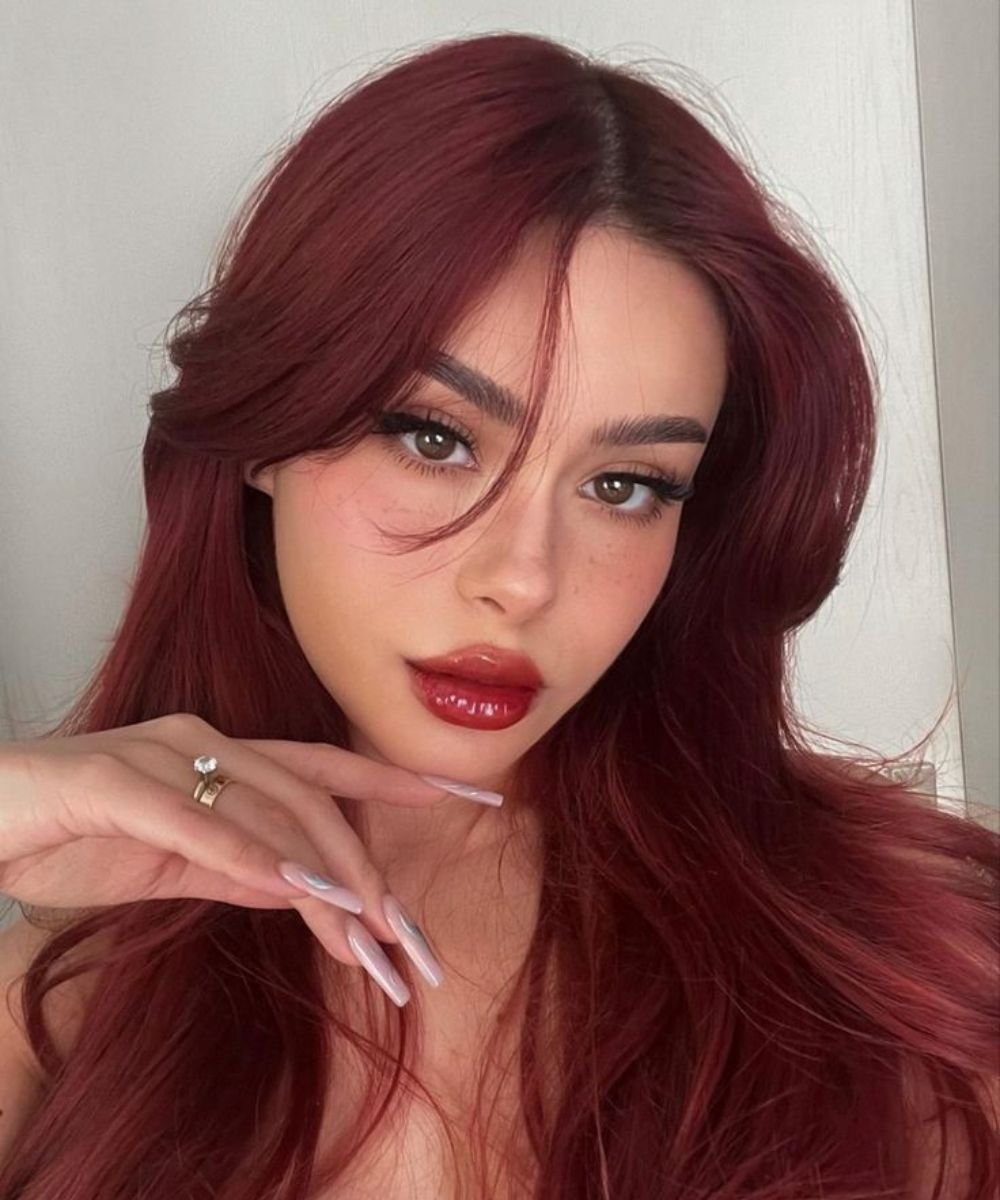 cabelo vermelho cereja escuro