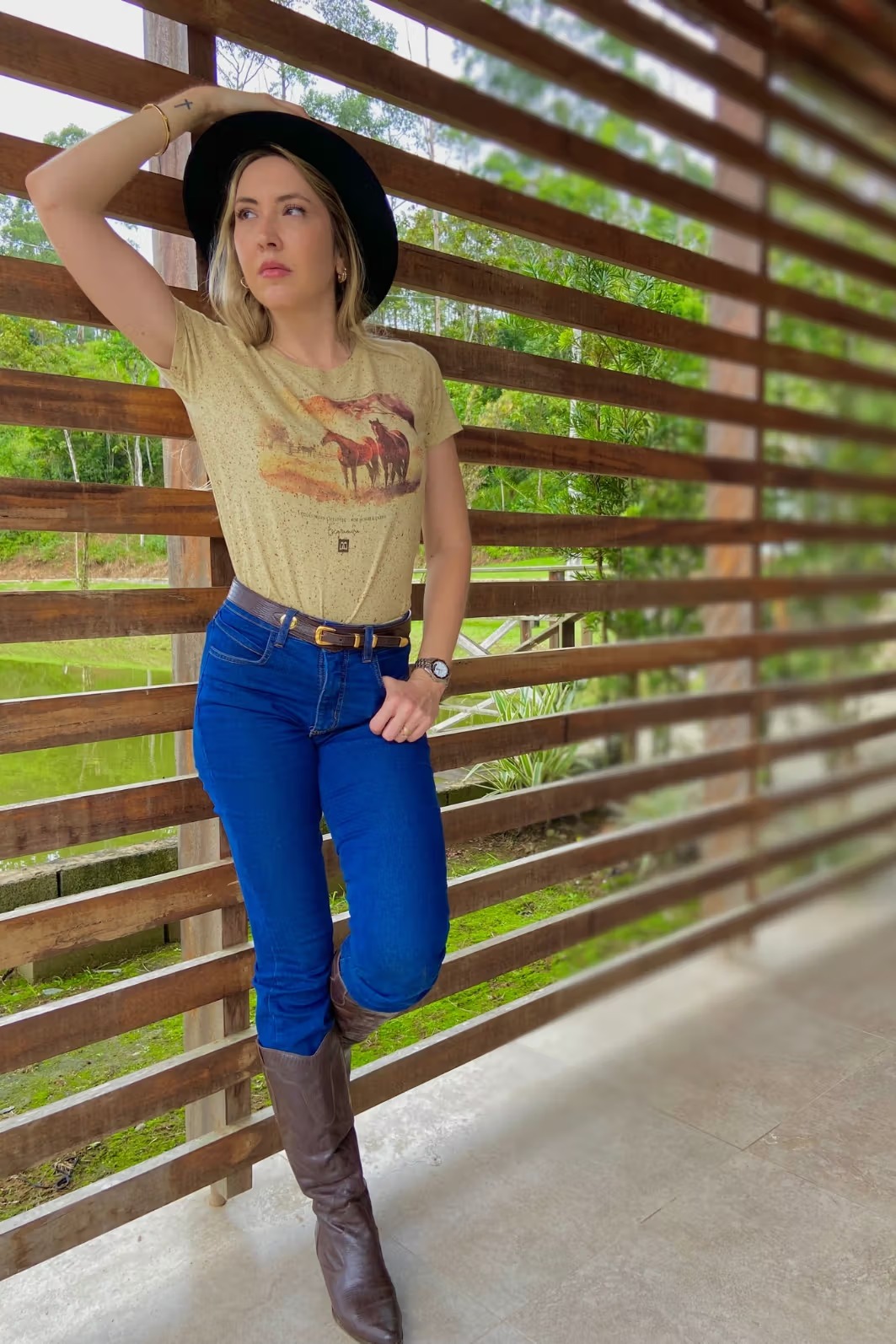 camisa caqui monocromático