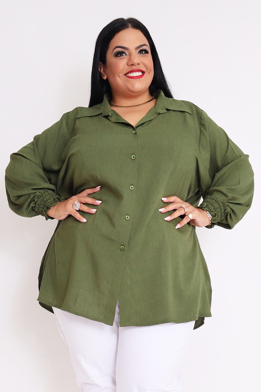 looks com camisa social plus size para trabalhar