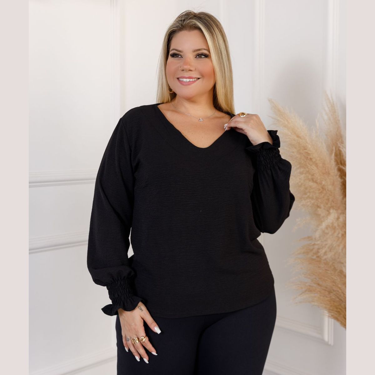 looks com camisa social plus size para trabalhar